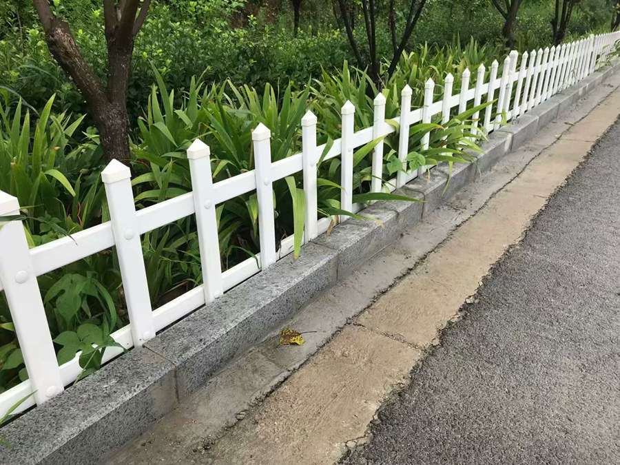 壽光PVC草坪護欄工程案例