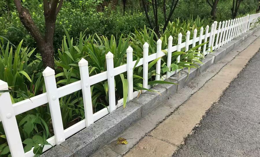 衢州PVC草坪護欄工程案例